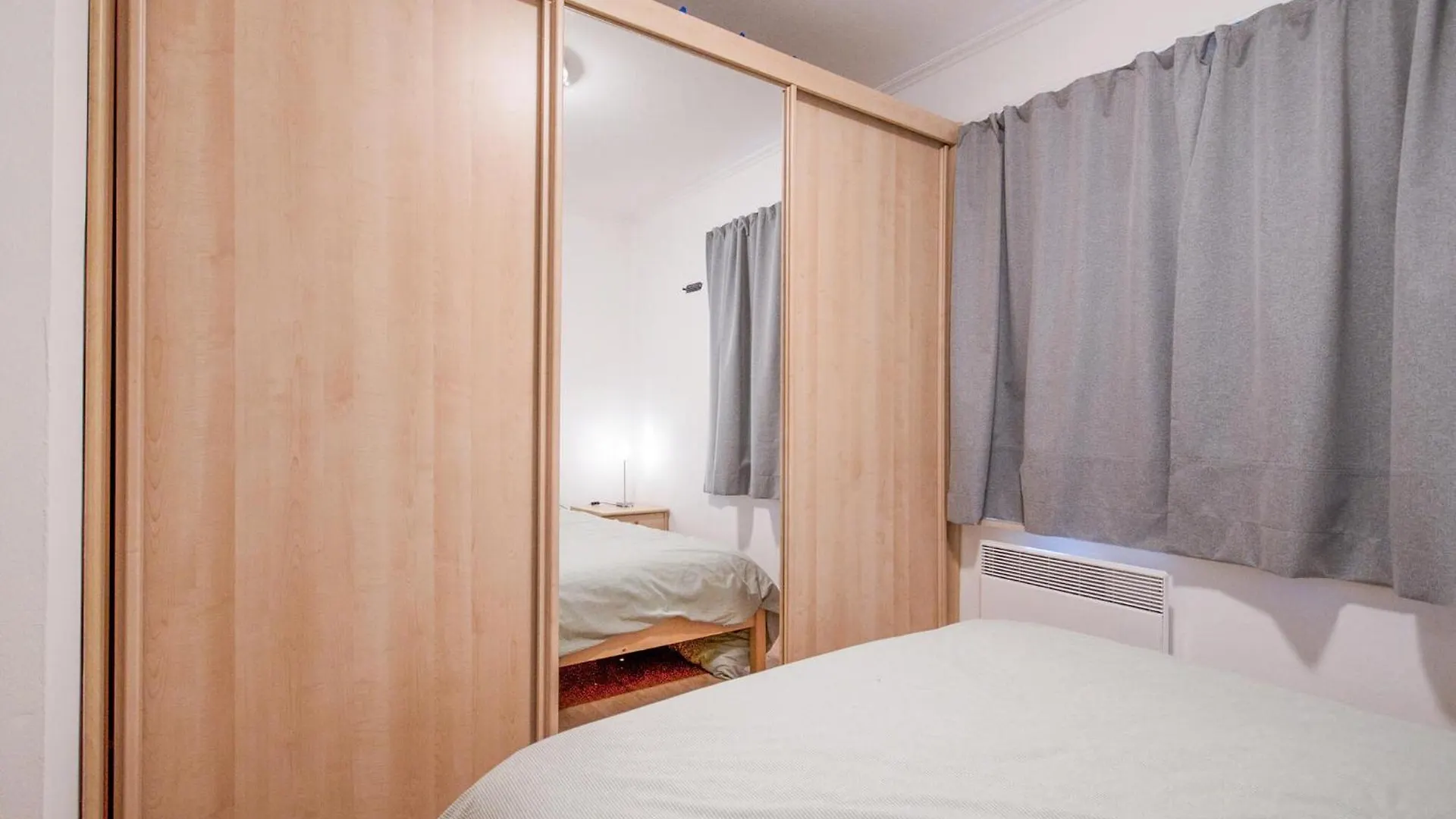 1 Bedroom Beach Front Apartment In Oostende  Остенде