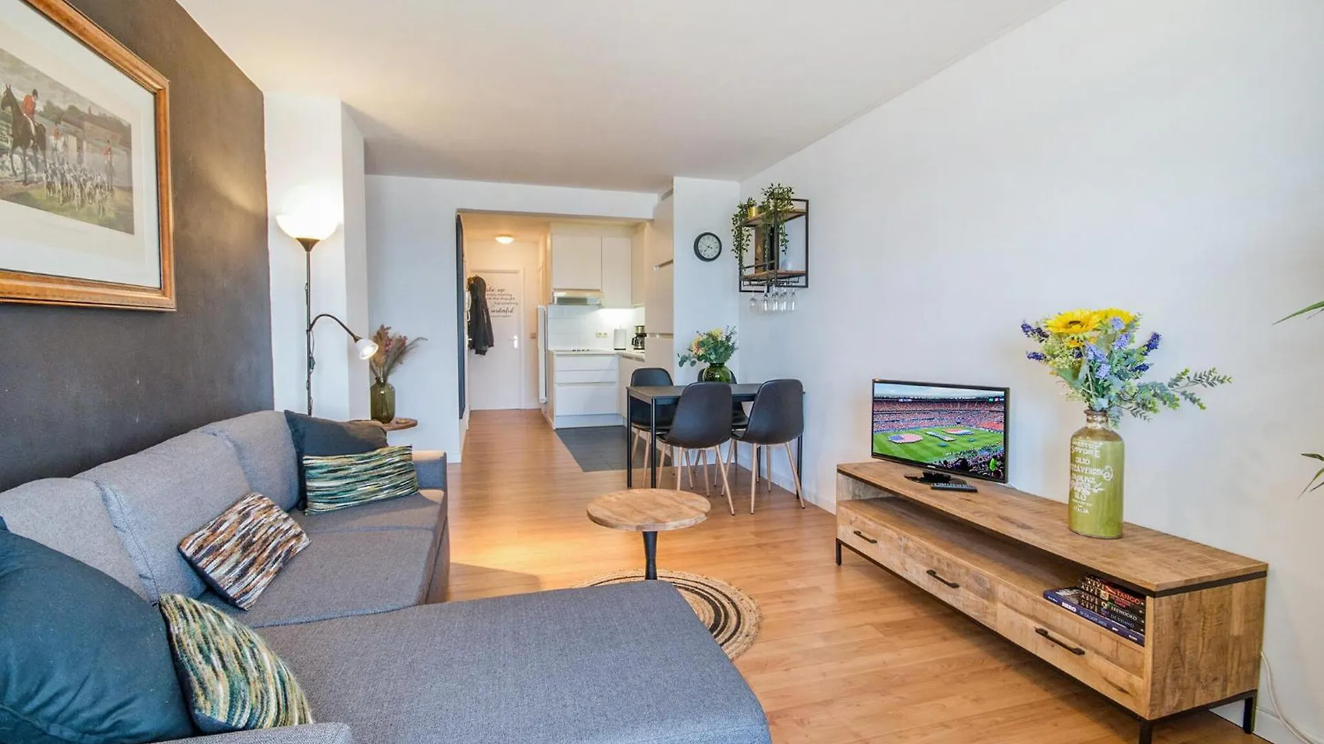 1 Bedroom Beach Front Apartment In Oostende  Остенде