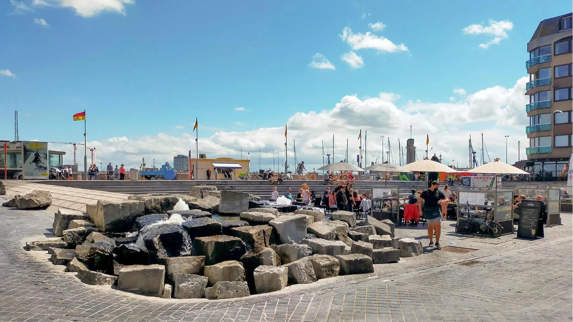 1 Bedroom Beach Front Apartment In Oostende Бельгия